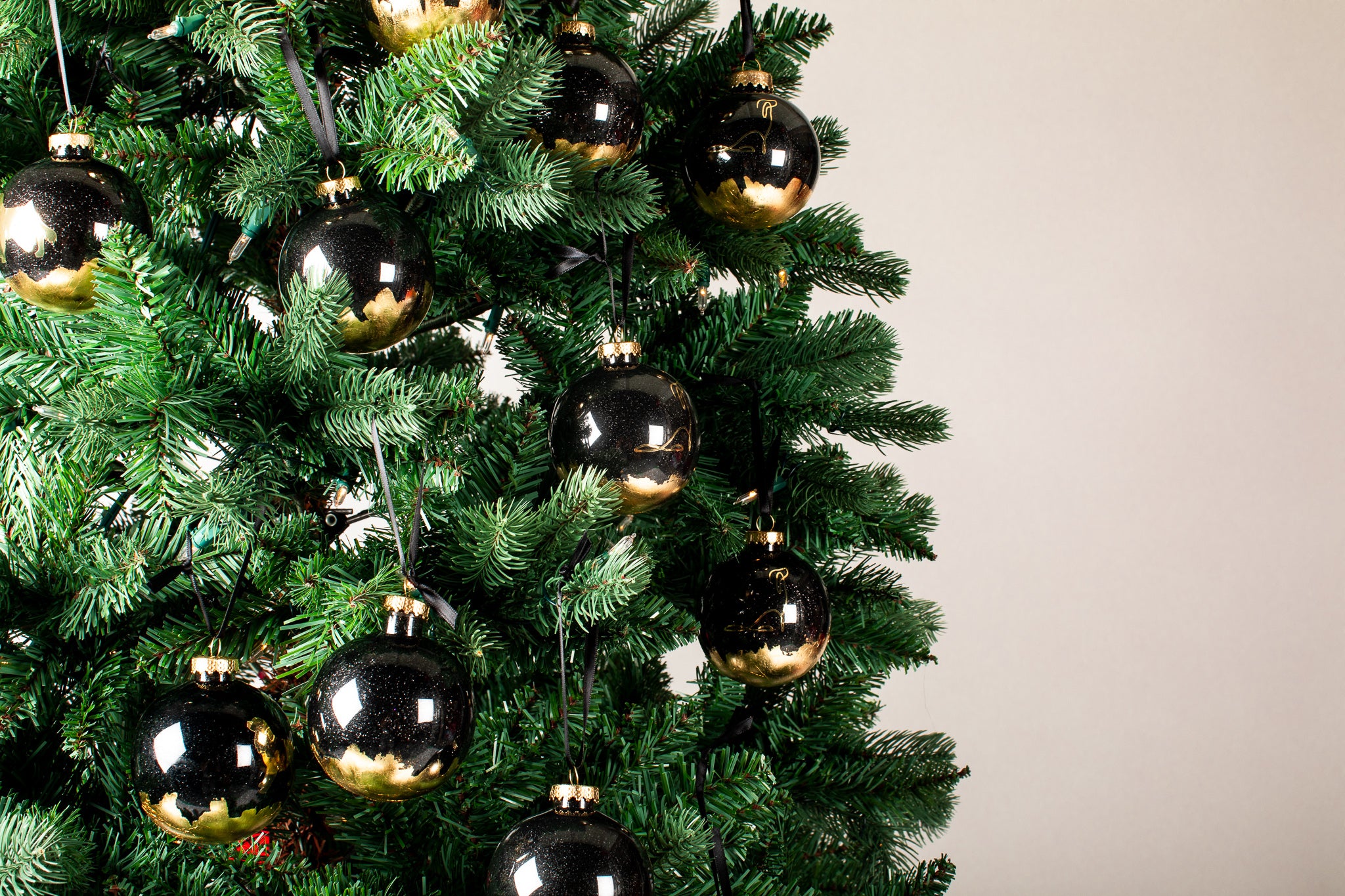 ORNAMENT - BLACK AND GOLD